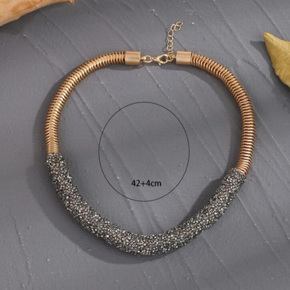 Rhinestone Decor Necklace - Picture 4 of 5